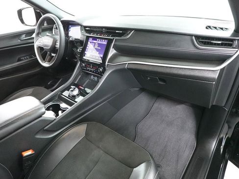 Used 2023 Jeep Grand Cherokee L Altitude image 32