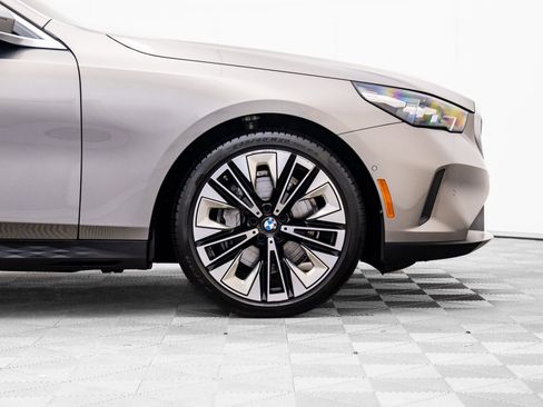 Certified 2025 BMW 540i xDrive image 31