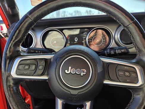 Used 2018 Jeep Wrangler Unlimited Sahara image 20