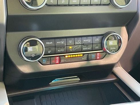 Used 2020 Ford Expedition Platinum image 17