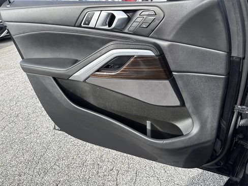 Used 2025 BMW X6 xDrive40i w/ Climate Comfort Package image 13