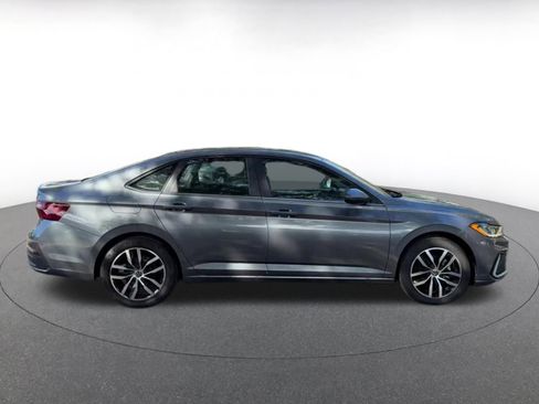 Used 2025 Volkswagen Jetta SE image 15