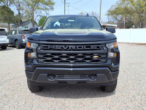 Used 2025 Chevrolet Silverado 1500 Custom image 2