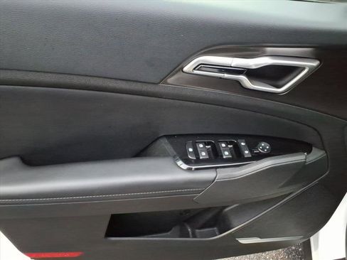 Used 2023 Kia Sportage EX image 16