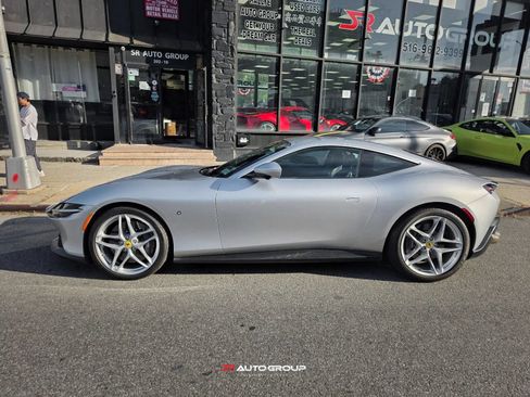 Used 2021 Ferrari Roma RWD image 4
