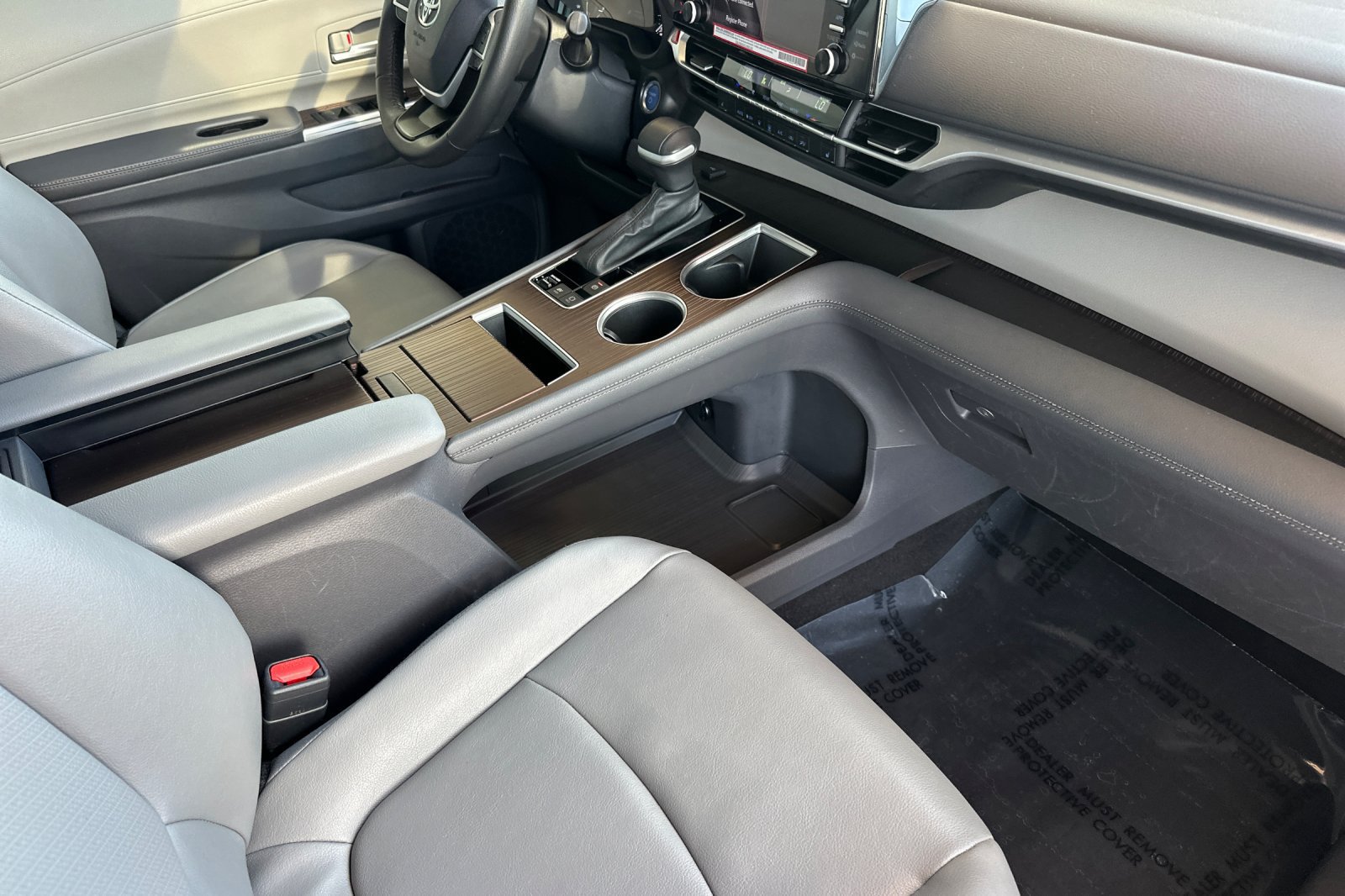 Certified 2024 Toyota Sienna XLE FWD image 20