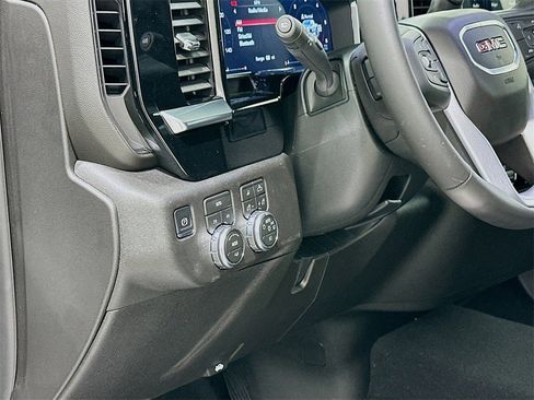 New 2026 GMC Sierra 1500 SLT image 10
