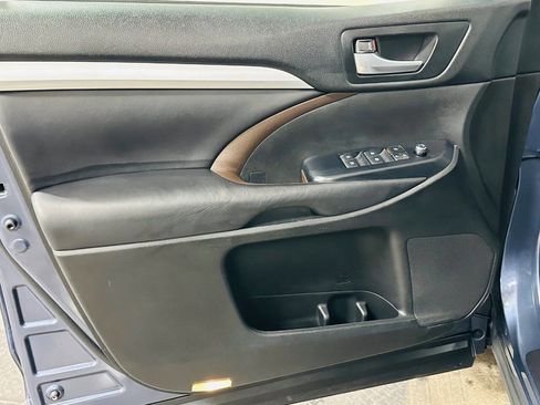 Used 2018 Toyota Highlander XLE w/ Carpet Mat Package (TMS) image 29