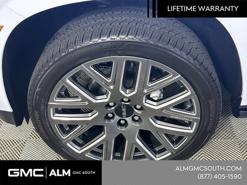 New 2026 GMC Yukon Denali Ultimate w/ LPO, Floor Liner Package AWD/4WD image 13