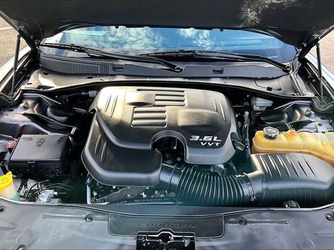 Used 2015 Dodge Charger SE w/ Popular Equipment Group image 9