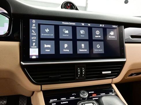 Used 2021 Porsche Cayenne image 9