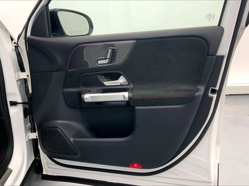 Certified 2023 Mercedes-Benz GLB 250 image 9