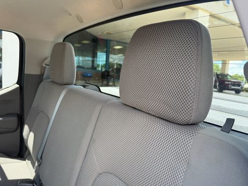 Used 2013 Nissan Frontier SV w/ SV Value Truck Pkg AWD/4WD image 13