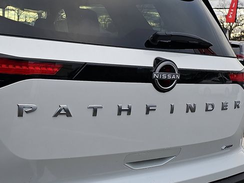 New 2025 Nissan Pathfinder SV w/ SV Premium Package image 21