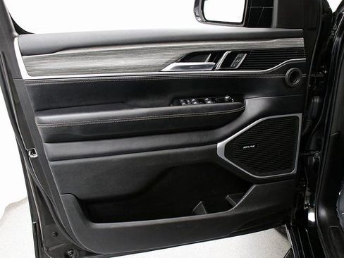 Used 2023 Jeep Wagoneer L Series III w/ Preferred Equipment Group image 25