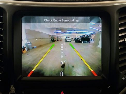 Used 2017 Jeep Cherokee Latitude w/ Comfort/Convenience Group AWD/4WD image 9
