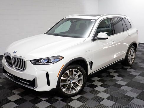 New 2026 BMW X5 xDrive50e w/ Executive Package AWD/4WD image 2