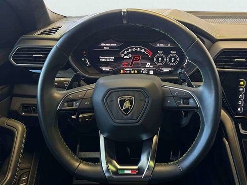 Used 2022 Lamborghini Urus image 21