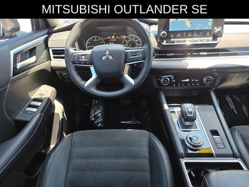 Used 2024 Mitsubishi Outlander SE Black Edition FWD image 23