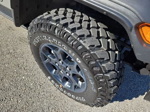 Used 2023 Jeep Wrangler Unlimited w/ Sun & Screen Package AWD/4WD image 11