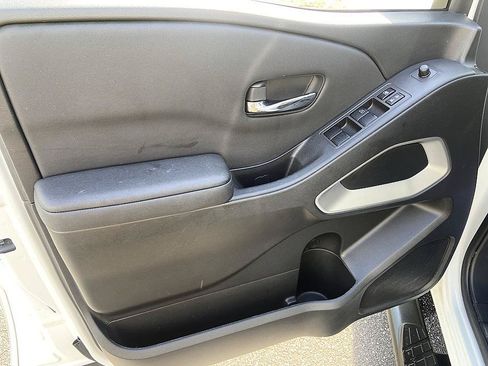 Certified 2024 Nissan Frontier SV w/ SV Convenience Package RWD image 12