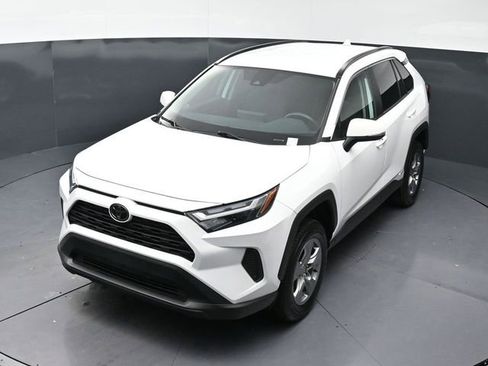 Used 2025 Toyota RAV4 XLE AWD/4WD image 25