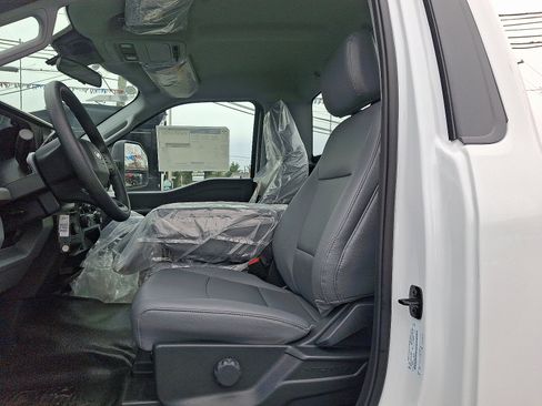 New 2025 Ford F550 4x4 Regular Cab Super Duty image 12