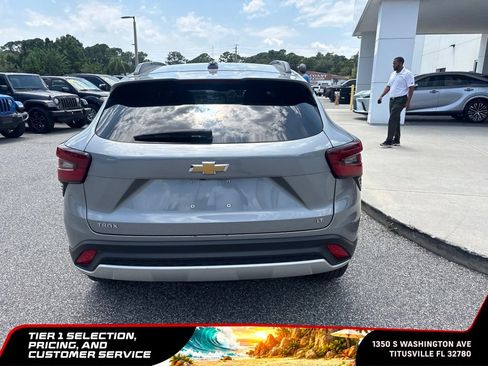 Used 2025 Chevrolet Trax LT w/ LT Convenience Package FWD image 4