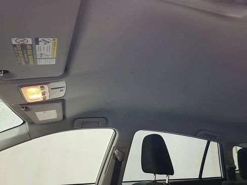 Used 2015 Toyota RAV4 LE AWD/4WD image 11