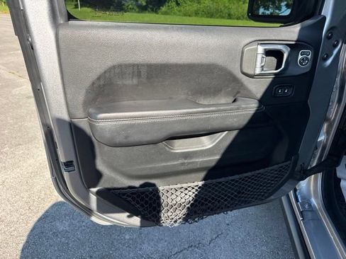 Used 2020 Jeep Wrangler Unlimited Sahara AWD/4WD image 14