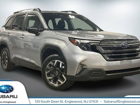 Used 2025 Subaru Forester Premium image 1