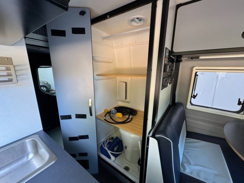 Used 2020 Mercedes-Benz Sprinter 2500 w/ Premium Plus Package image 45