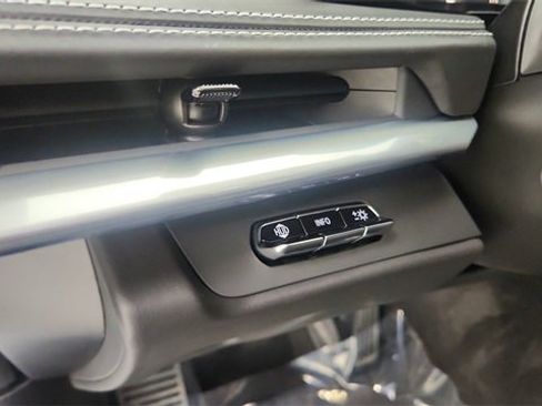 Used 2022 Chevrolet Corvette Stingray Premium Conv w/ Z51 Performance Package image 32