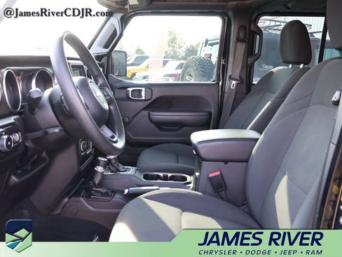 Used 2022 Jeep Wrangler Unlimited Sport AWD/4WD image 22