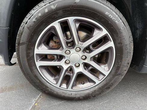 Used 2018 Jeep Compass Latitude w/ Popular Equipment Group FWD image 4