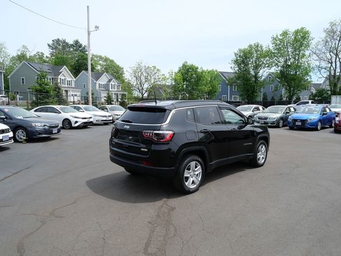 Used 2022 Jeep Compass Latitude w/ Convenience Group AWD/4WD image 6