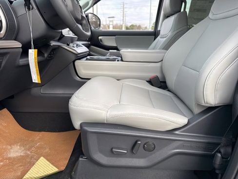 New 2026 Ford Expedition Active image 34