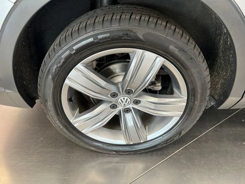 Used 2020 Volkswagen Tiguan SEL AWD/4WD image 10