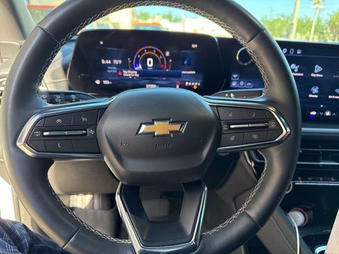 Used 2024 Chevrolet Traverse LT image 16