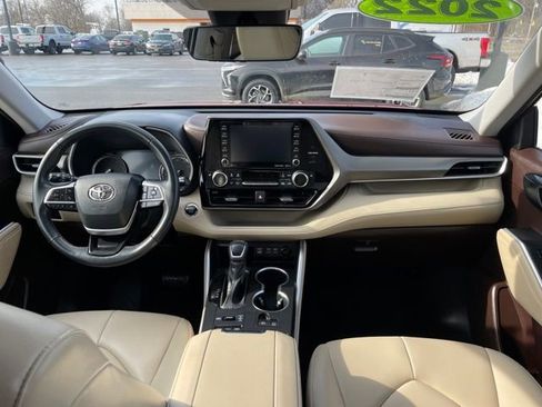 Used 2022 Toyota Highlander XLE image 36