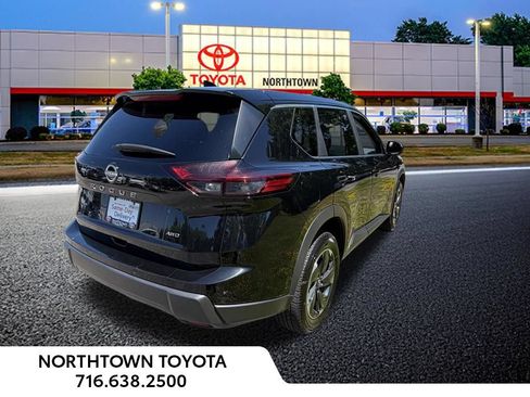 Used 2025 Nissan Rogue SV AWD/4WD image 8