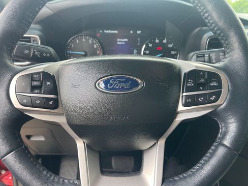 Used 2022 Ford Explorer XLT w/ Equipment Group 202A AWD/4WD image 19