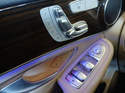 Used 2022 Mercedes-Benz GLC 300 GLC 300 image 17