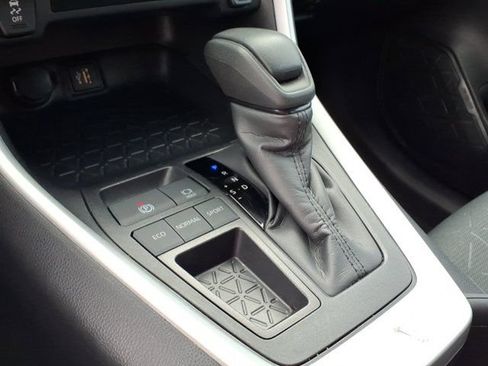 Used 2025 Toyota RAV4 XLE FWD image 15