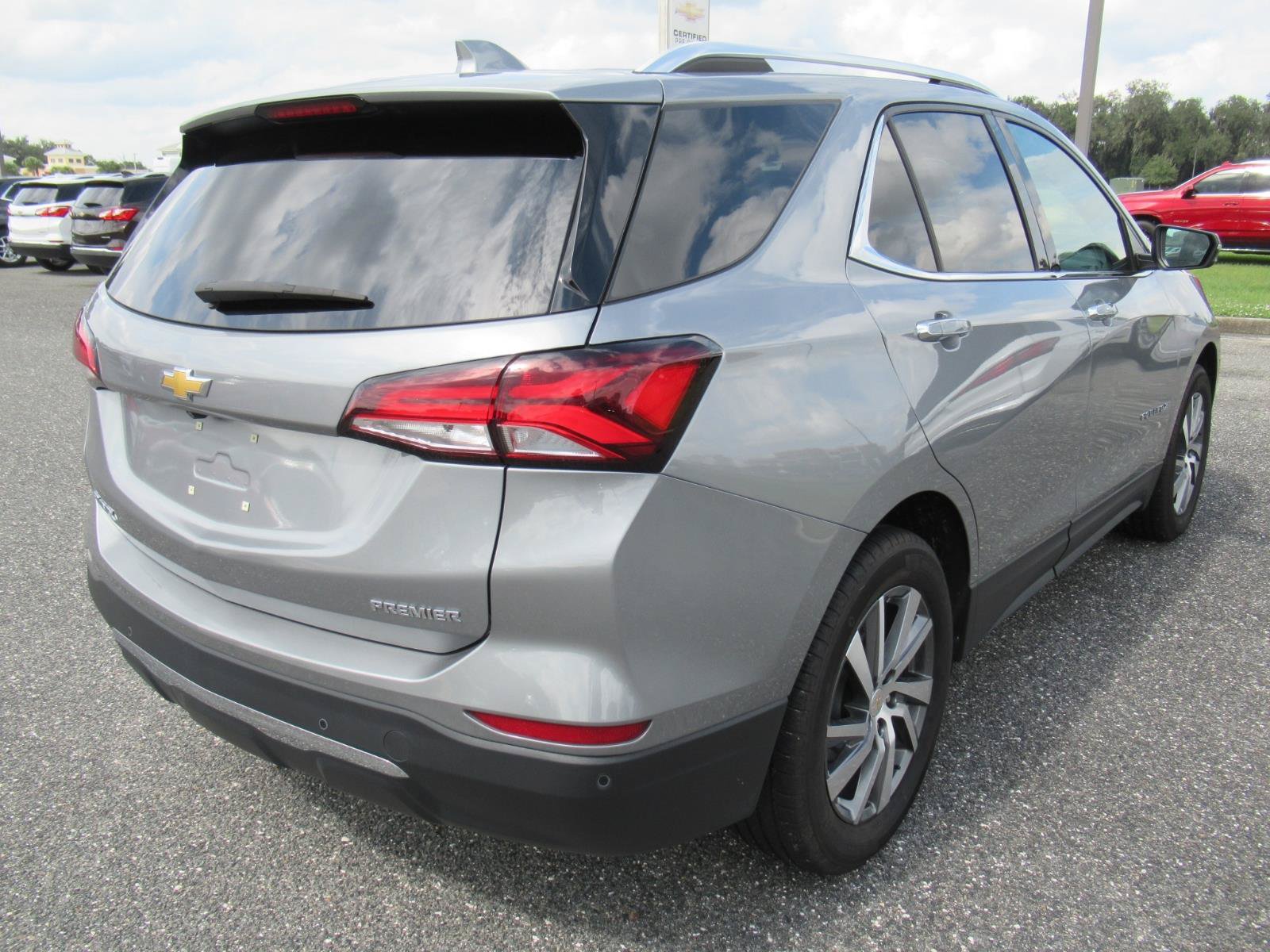 Used 2024 Chevrolet Equinox Premier FWD image 7