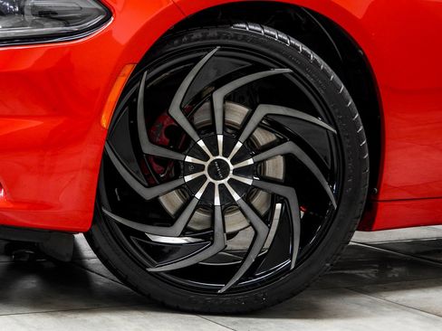 Used 2019 Dodge Charger SXT w/ Plus Group image 3