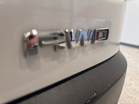 Used 2019 GMC Acadia SLE image 17