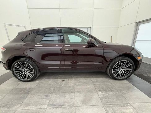 Certified 2025 Porsche Macan AWD/4WD image 9