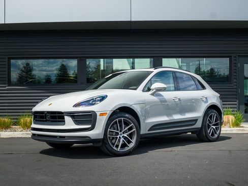 Used 2025 Porsche Macan AWD/4WD image 1