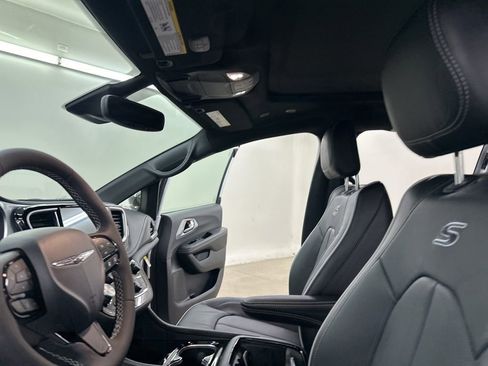 New 2026 Chrysler Pacifica Limited w/ S Appearance Package AWD/4WD image 30